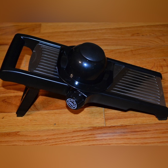 Crofton collapsible mandolin slicer with food holder - Picture 2 of 8